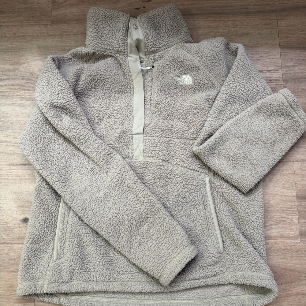 The North Face Women’s XL Beige Fleece Pullover